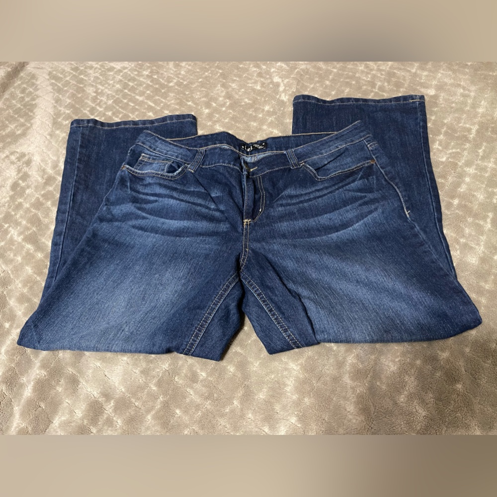 Size 17 blue wash juniors lei jeans